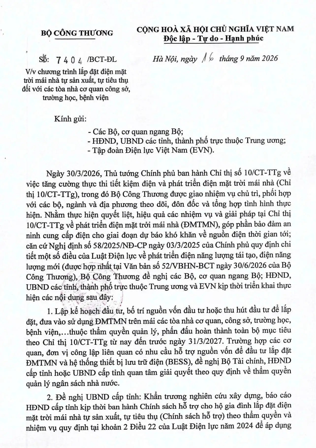 Bộ Công Thương yêu cầu lắp điện mặt trời mái nhà tại công sở, trường học, bệnh viện trước 31/3/2027
